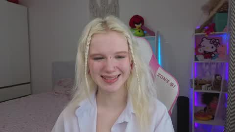 Snapshot of mia_waterlily chatting on 04.03.26 Mia online show from 04.03.26