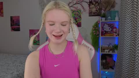 Snapshot of mia_waterlily chatting on 05.11.26 Mia online show from 05.11.26