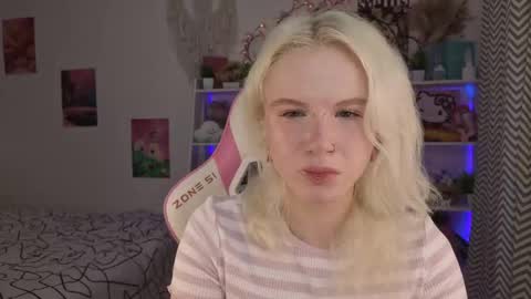 Snapshot of mia_waterlily chatting on 05.28.26 Mia online show from 05.28.26