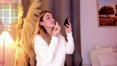 Mia White  online show from 09.17.25