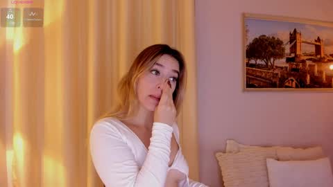 Mia White  online show from 04.13.26