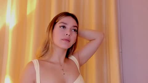 Mia White  online show from 04.14.26