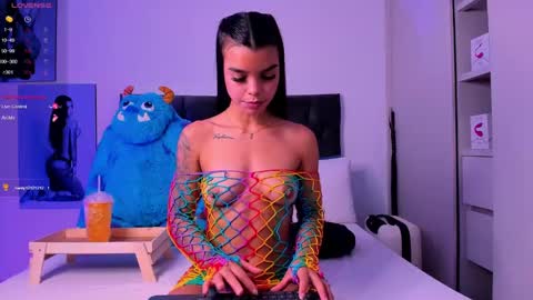 Snapshot of mia_world_ chatting on 12.19.24 online show from 12.19.24