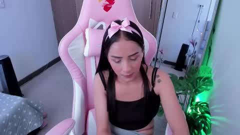 mia  nicolle online show from 03.03.25