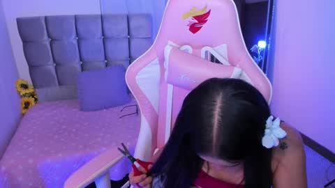 mia  nicolle online show from 10.04.25