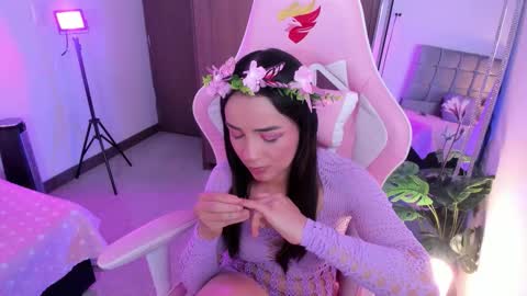 mia  nicolle online show from 10.19.25