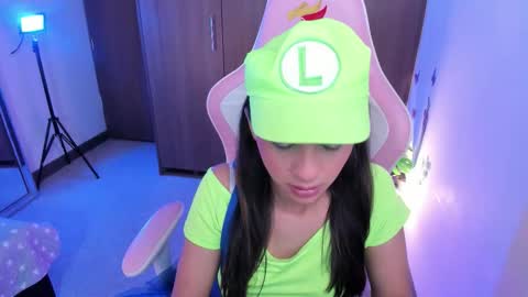 mia  nicolle online show from 11.01.25