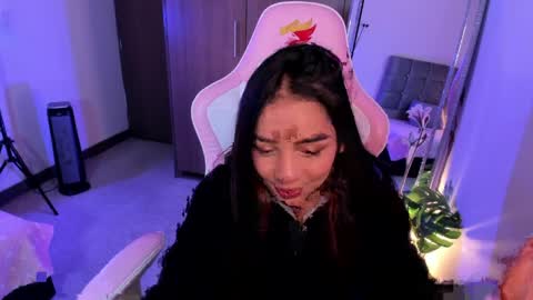 Snapshot of miaa_06 chatting on 04.09.26 mia nicolle online show from 04.09.26