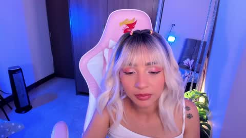 mia  nicolle online show from 05.04.26