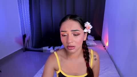 mia  nicolle online show from 07.04.26