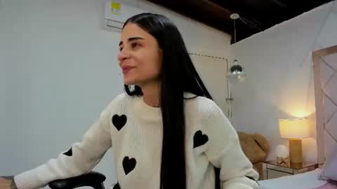 Mia  online show from 06.17.26