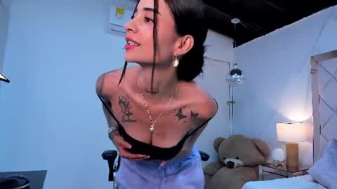 Mia  online show from 06.19.26