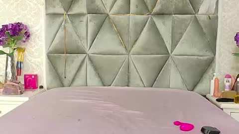 Snapshot of miaa_grace_ chatting on 06.26.26 MIIA online show from 06.26.26