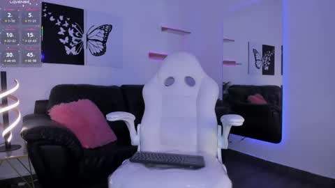 Snapshot of miaa_lunna chatting on 04.14.26 Mia online show from 04.14.26