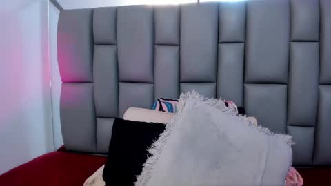 Mia online show from 03.11.25