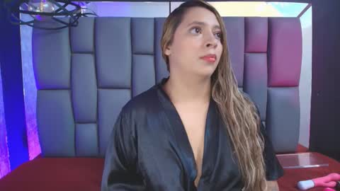 Mia online show from 09.19.25