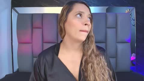 Mia online show from 09.25.25