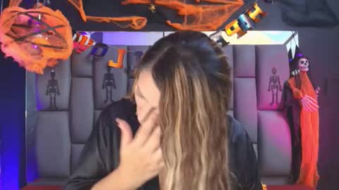 Mia online show from 10.29.25