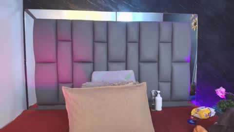 Mia online show from 11.14.25