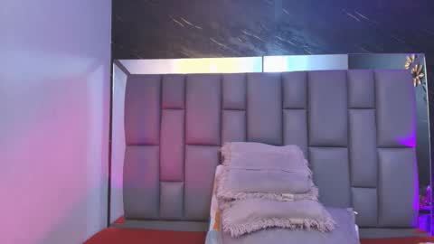 Mia online show from 11.15.25