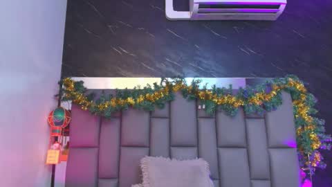 Mia online show from 12.04.25