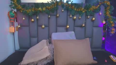 Mia online show from 12.19.25