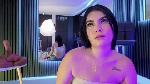 Snapshot of miaafarrel chatting on 02.20.26 Miaa Farrel online show from 02.20.26