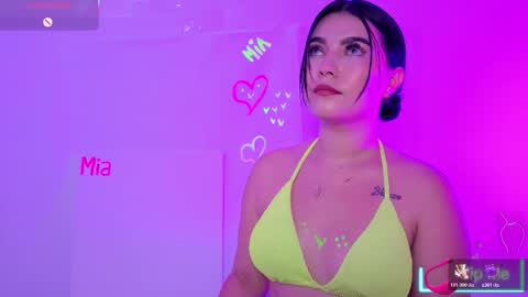 Snapshot of miaafarrel chatting on 02.27.26 Miaa Farrel online show from 02.27.26