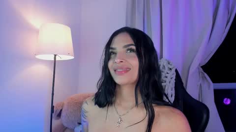 Snapshot of miaagomez chatting on 11.12.25 Mia online show from 11.12.25