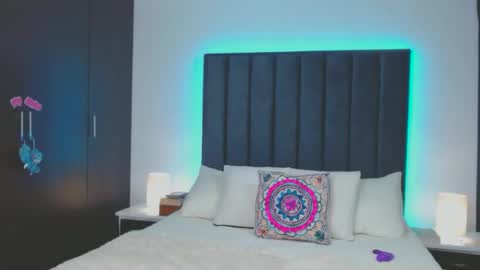 miaandnaty1 online show from 01.01.25