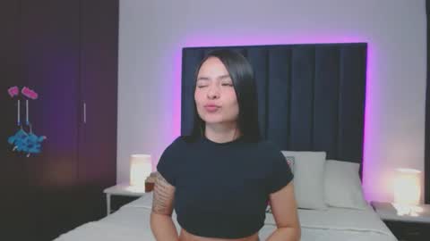 miaandnaty1 online show from 01.04.25