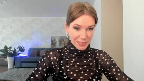 Snapshot of miababy14 chatting on 05.28.26 Mia online show from 05.28.26