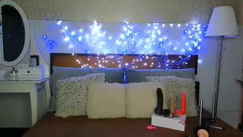 MiaBeeX online show from 12.03.25