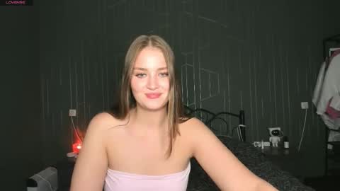 Snapshot of miabrian chatting on 10.11.25 Mia online show from 10.11.25