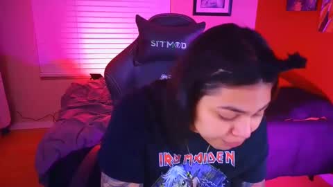 Mia online show from 12.31.24