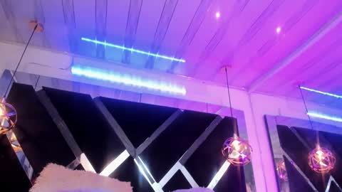 Mia online show from 11.11.25