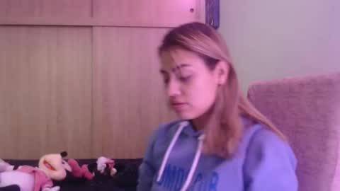 Miia  online show from 12.21.25