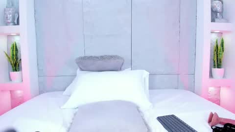 mia online show from 10.27.25