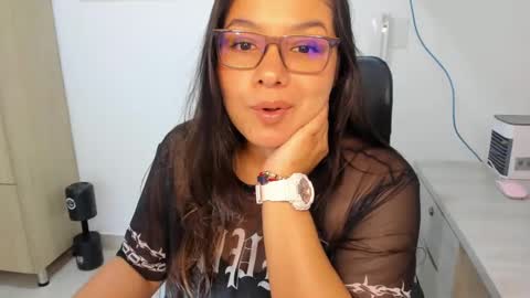 IG Yojanagomez  online show from 03.01.25