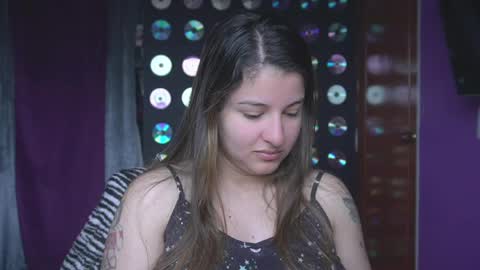 Snapshot of miadimota chatting on 05.03.26 Mia online show from 05.03.26