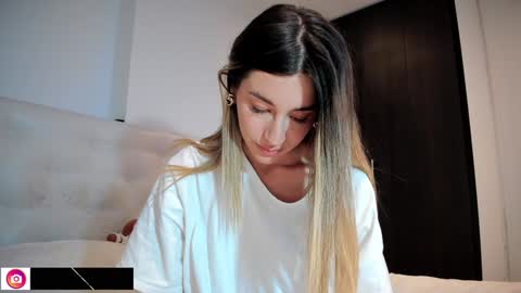 Snapshot of miaduval chatting on 12.04.24 Mia online show from 12.04.24