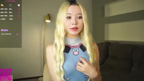 Snapshot of miagloww chatting on 09.25.25 Mia online show from 09.25.25