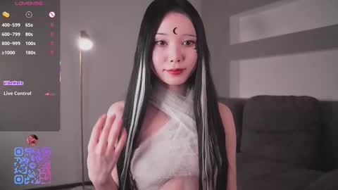 Snapshot of miagloww chatting on 10.27.25 Mia online show from 10.27.25