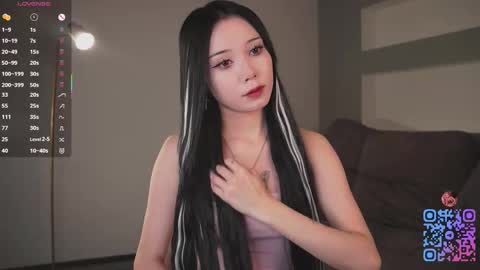 Snapshot of miagloww chatting on 11.14.25 Mia online show from 11.14.25