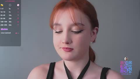 Snapshot of miagloww chatting on 12.04.25 Mia online show from 12.04.25