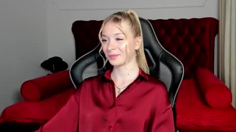 Snapshot of miagraces chatting on 09.09.25 Mia online show from 09.09.25