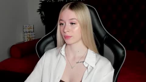 Mia online show from 12.15.25