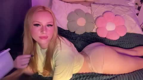 Snapshot of miaharperxox chatting on 10.29.25 Mia Harper online show from 10.29.25