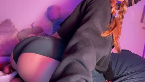 Snapshot of miaharperxox chatting on 11.12.25 Mia Harper online show from 11.12.25