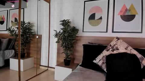 Mia  online show from 10.16.25